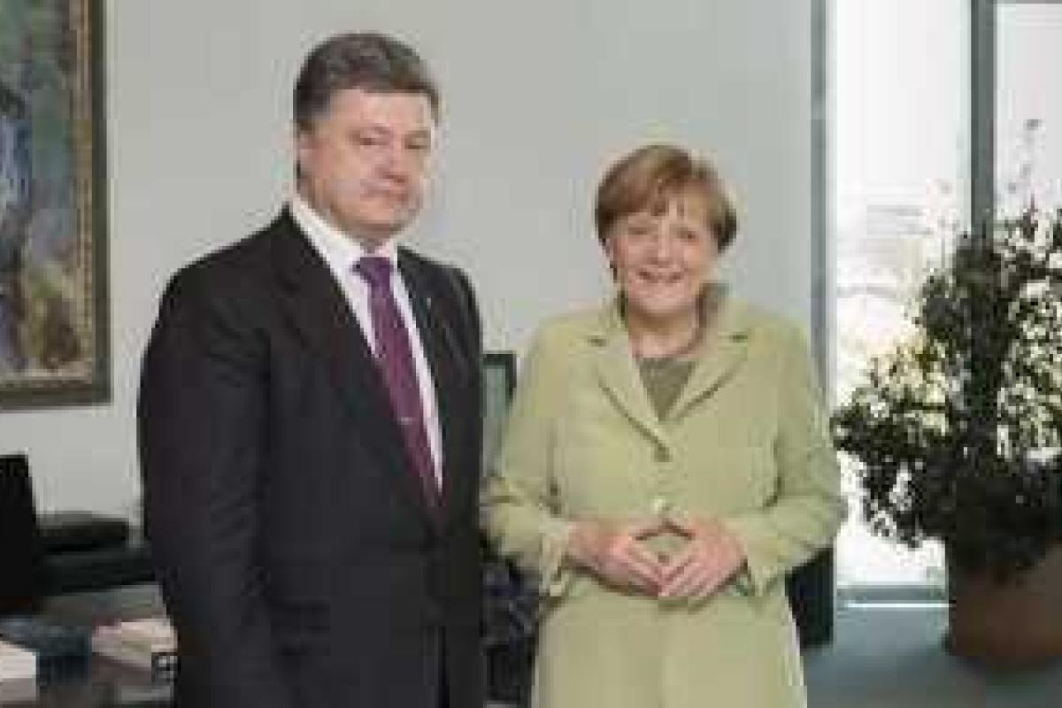 Секретная договоренность Порошенко и Меркель относительно "особого статуса" Донбасса
