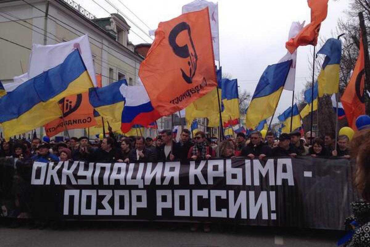 Митинг в Стамбуле об оккупации Крыма: Россия прочь руки из Крыма!
