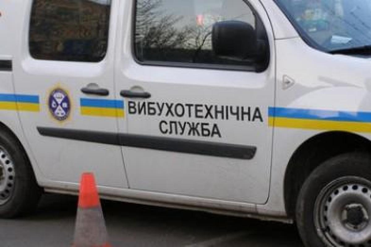 В Киеве правоохранители ищут взрывчатку в жилом доме В Киеве правоохранители ищут взрывчатку в жилом доме