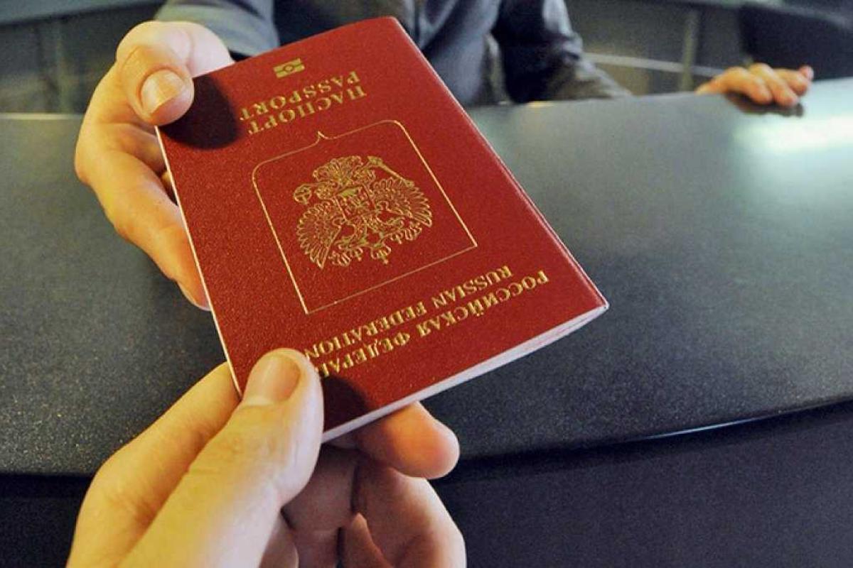 В Кремле жестко отреагировали на отмену Украиной безвизового режима для россиян В Кремле жестко отреагировали на отмену Украиной безвизового режима для россиян