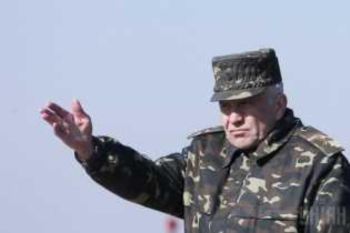 Порошенко уволил командующего Сухопутных войск ВСУ Пушнякова Порошенко уволил командующего Сухопутных войск ВСУ Пушнякова