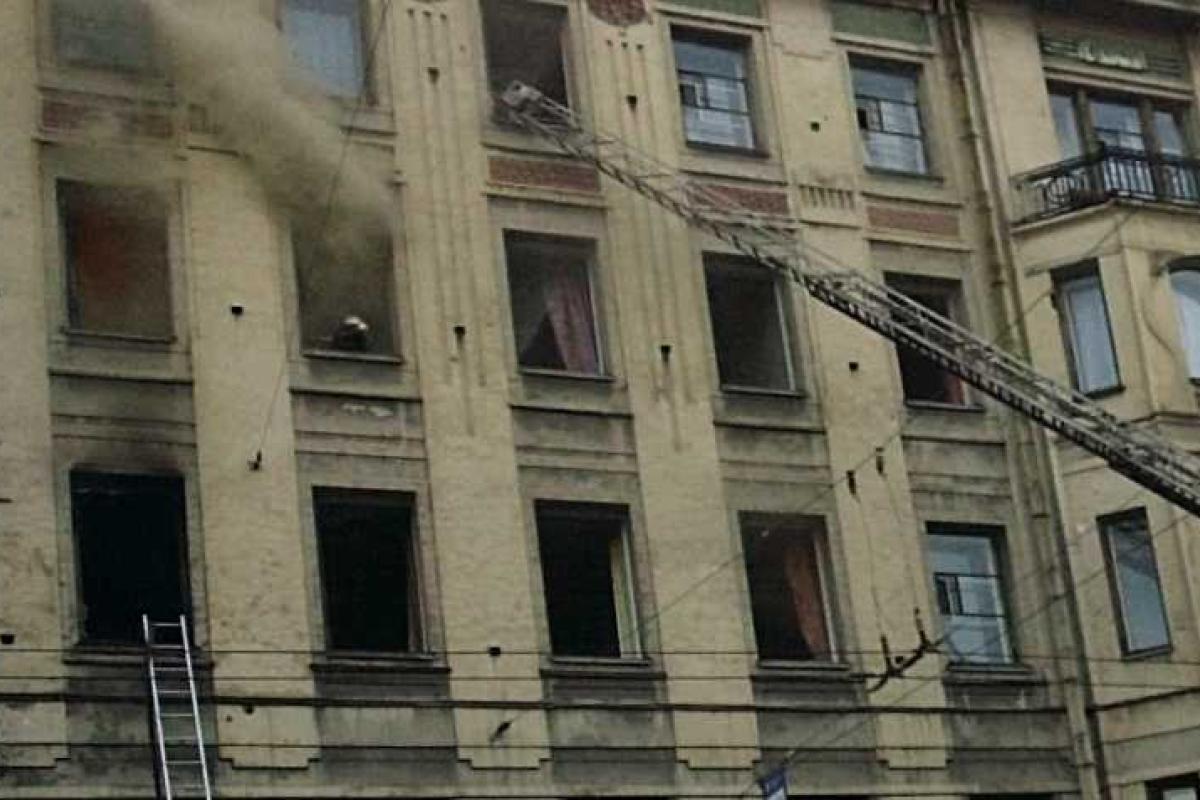 В центре Санкт-Петербурга горит гостиница «Октябрьская»