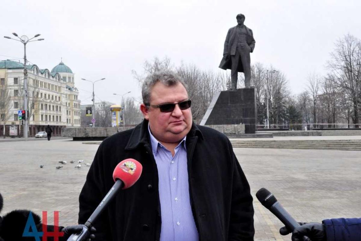 В Донецке задержали подозреваемых в подрыве памятника Ленину, - СМИ В Донецке задержали подозреваемых в подрыве памятника Ленину, - СМИ