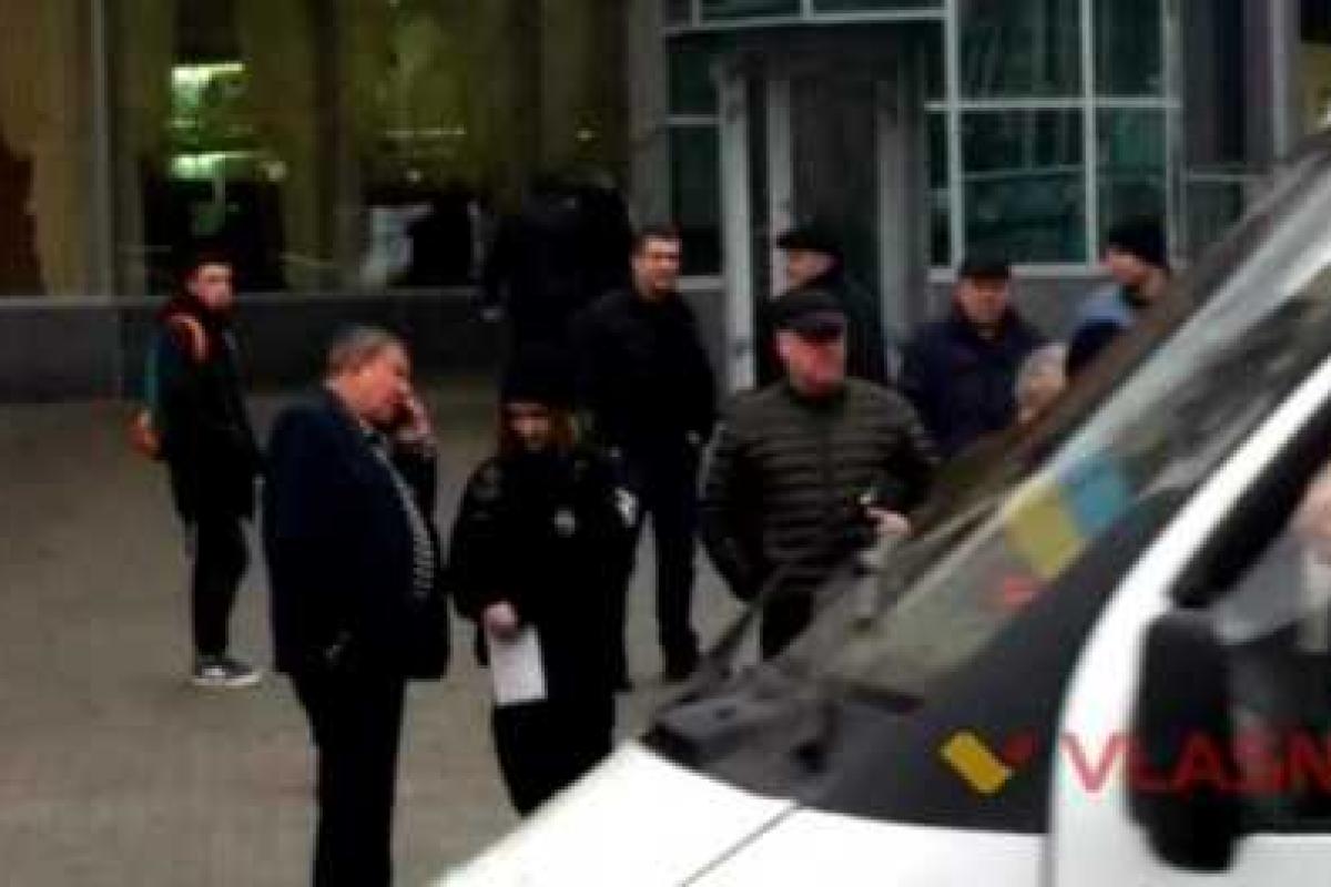 В Виннице полиция оштрафовала отца спикера Владимира Гройсмана В Виннице полиция оштрафовала отца спикера Владимира Гройсмана