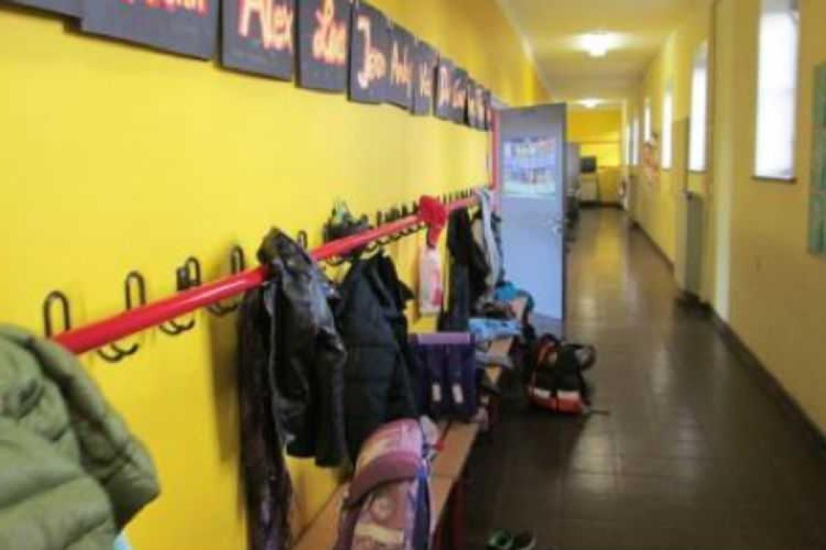 В раздевалке московской школы семиклассники толпой надругались над девочкой В раздевалке московской школы семиклассники толпой надругались над девочкой