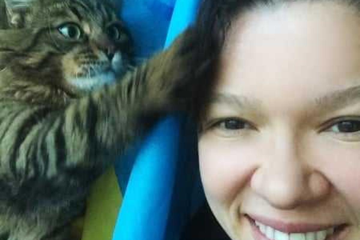 Певица Руслана опубликовала жизнерадостное селфи с котом-патриотом Певица Руслана опубликовала жизнерадостное селфи с котом-патриотом