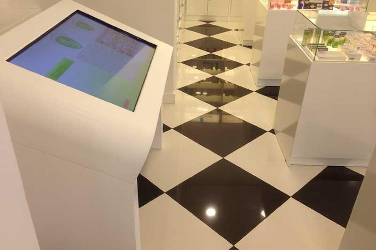 Бизнесмены повсеместно используют передовые технологии в области рекламы