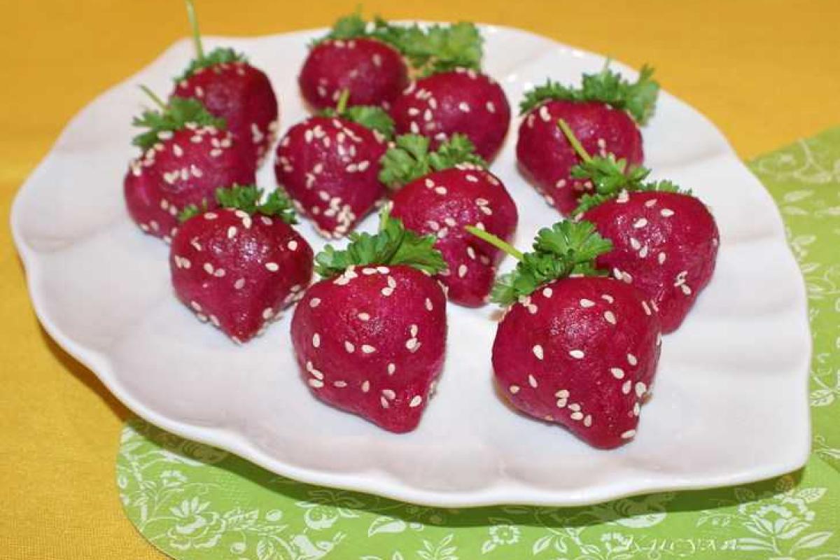 Оригинальная закуска из селедки "Клубничка" Оригинальная закуска из селедки "Клубничка"