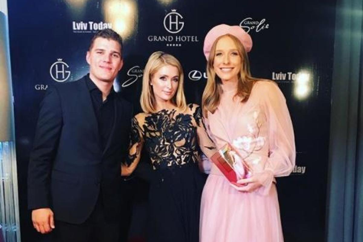 Во Львове украинские знаменитости встретились с Пэрис Хилтон Во Львове украинские знаменитости встретились с Пэрис Хилтон