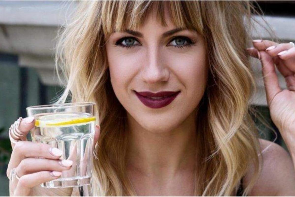 Леся Никитюк похвалилась длинными ногами Леся Никитюк похвалилась длинными ногами