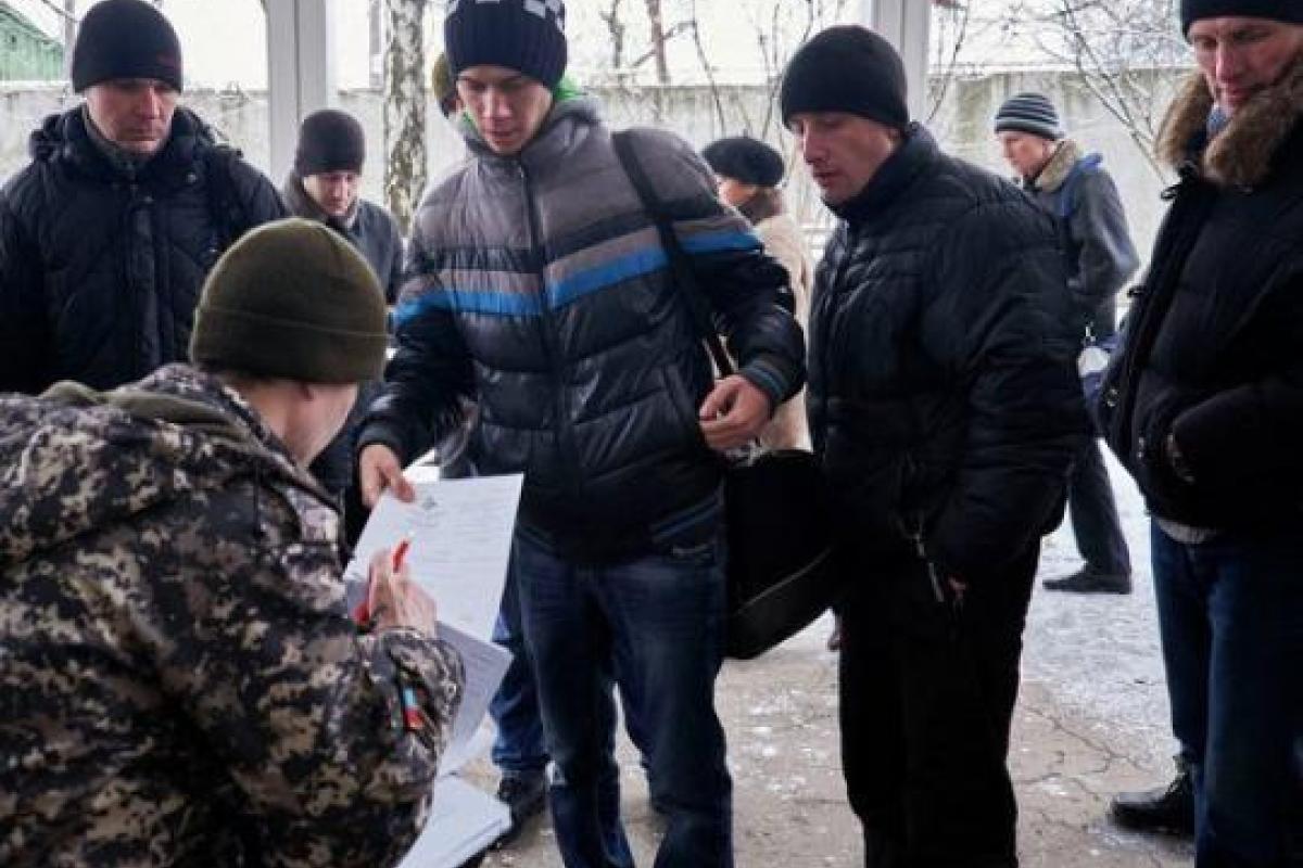 "И тебя призовут, и меня…": в сети обсуждают принудительную "мобилизацию" в "ДНР" "И тебя призовут, и меня…": в сети обсуждают принудительную "мобилизацию" в "ДНР"