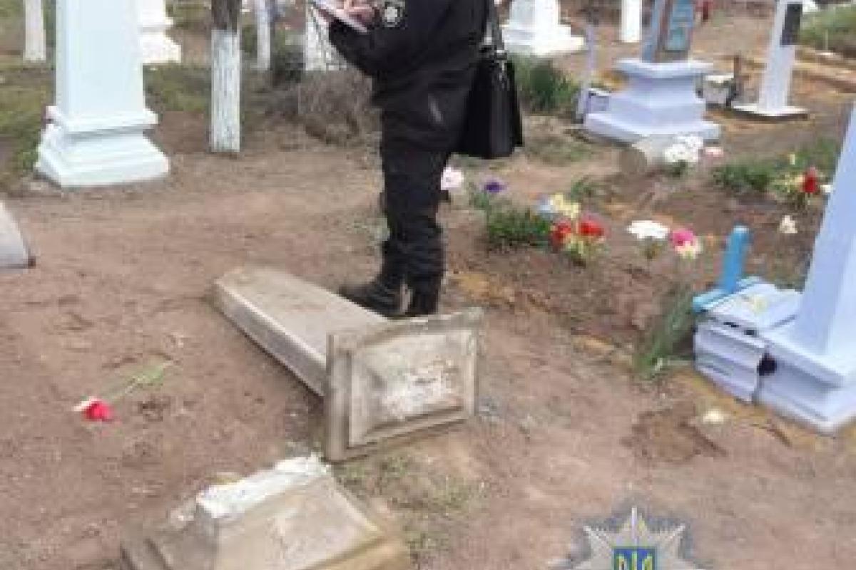 В Одесской области могильная плита убила ребенка