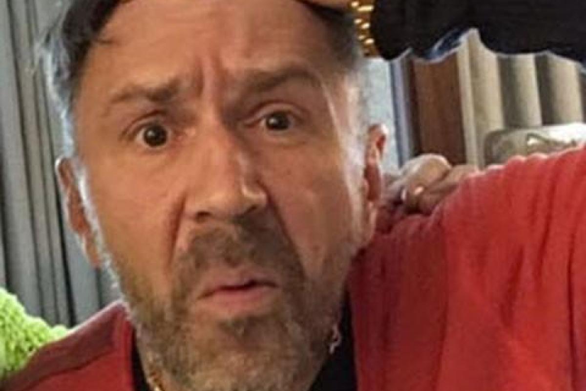 "Назад в 90-е": Сергей Шнуров решил вспомнить молодость и украсить свой образ "Назад в 90-е": Сергей Шнуров решил вспомнить молодость и украсить свой образ