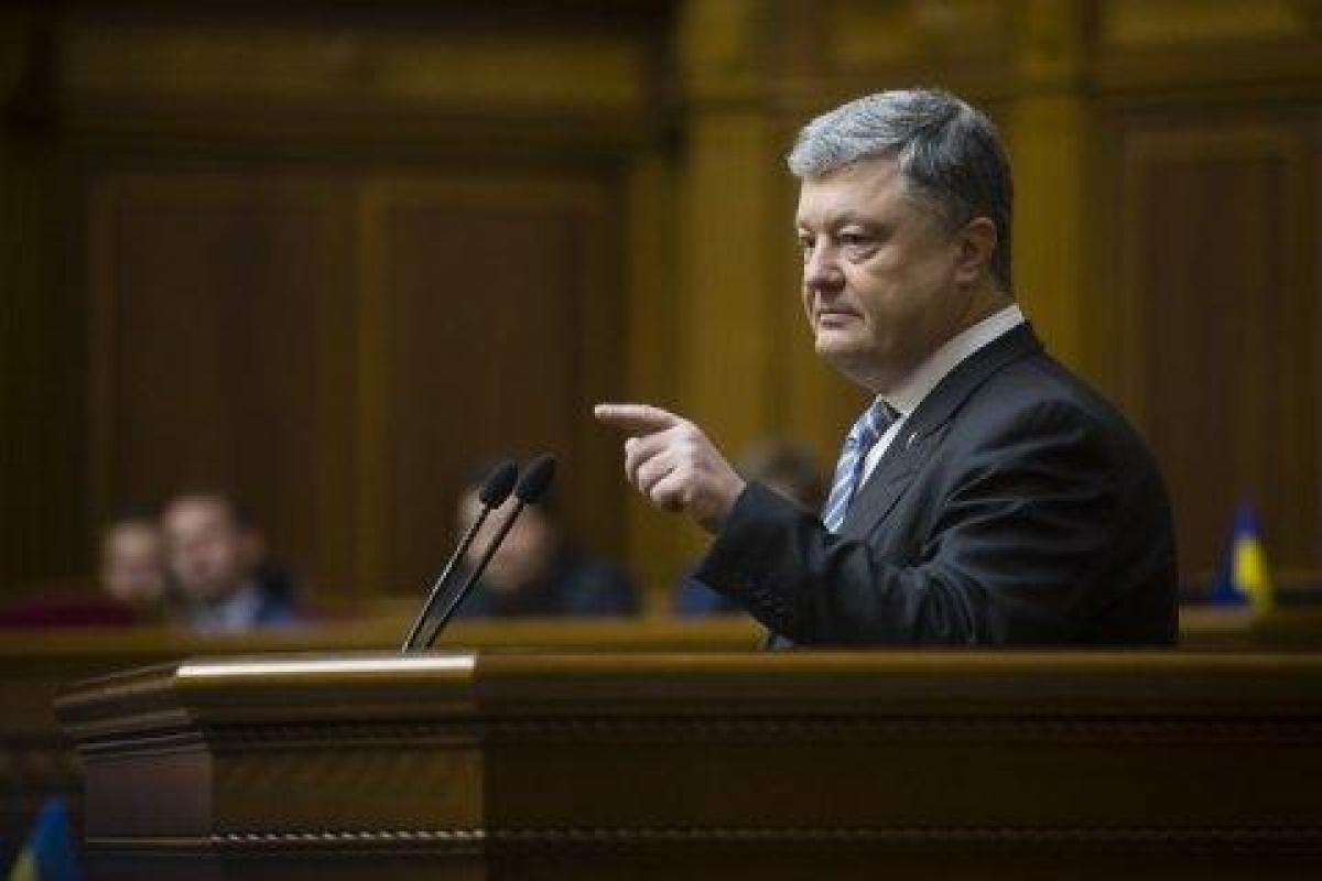 Порошенко предложил лишать крымчан украинского гражданства Порошенко предложил лишать крымчан украинского гражданства
