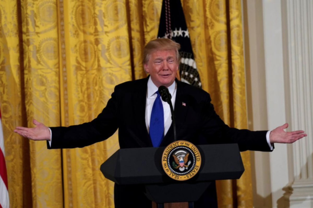"Он либо болен, либо глуп": Трамп обвинил Коми в утечке секретной информации "Он либо болен, либо глуп": Трамп обвинил Коми в утечке секретной информации