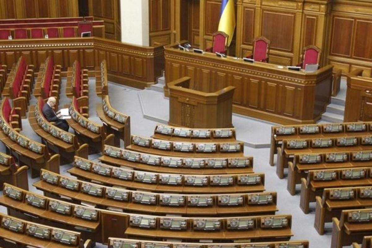 "Аншлаг и страсти": В сети появилось видео пустого зала Рады в Страстную пятницу "Аншлаг и страсти": В сети появилось видео пустого зала Рады в Страстную пятницу