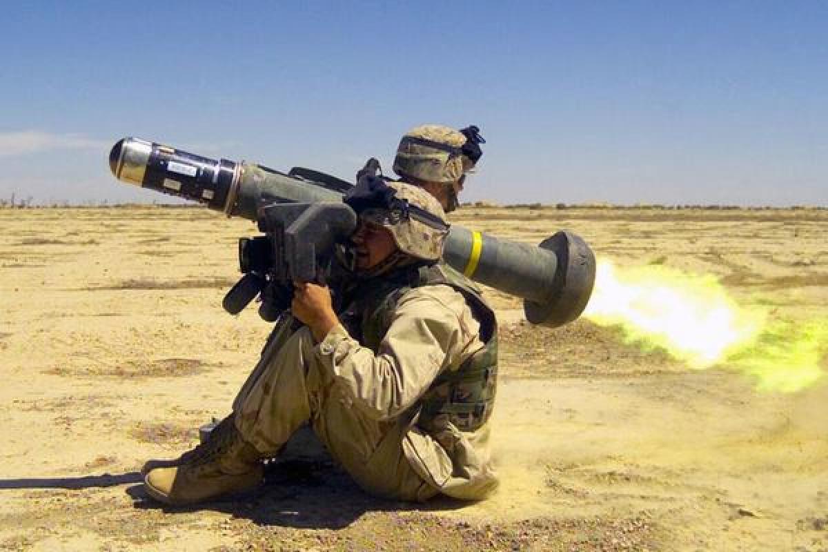 Трамп прислал в Украину противотанковые ракетные комплексы Javelin Трамп прислал в Украину противотанковые ракетные комплексы Javelin