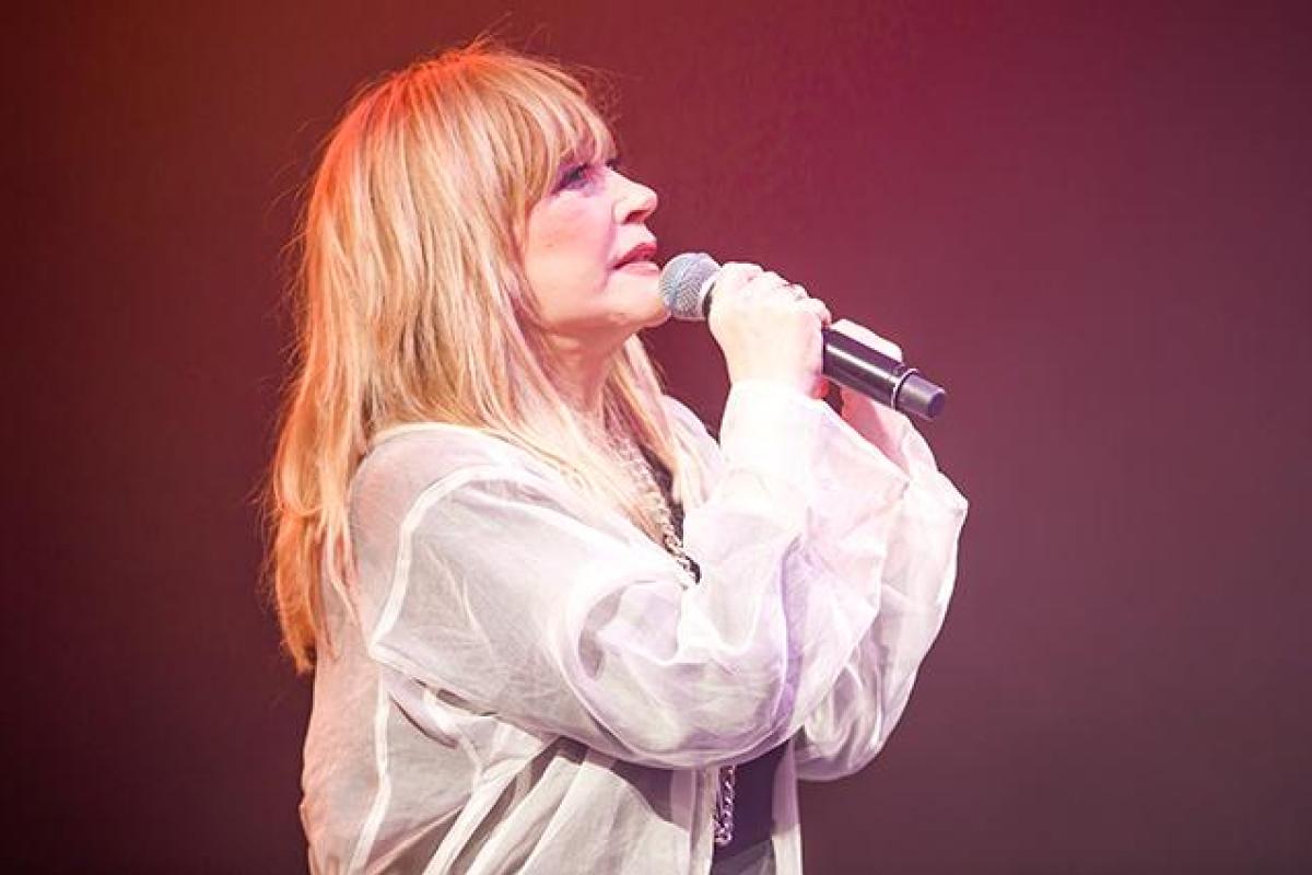 "Бабушку никто не обидит": Примадонна анонсировала свой последний сольный концерт "Бабушку никто не обидит": Примадонна анонсировала свой последний сольный концерт