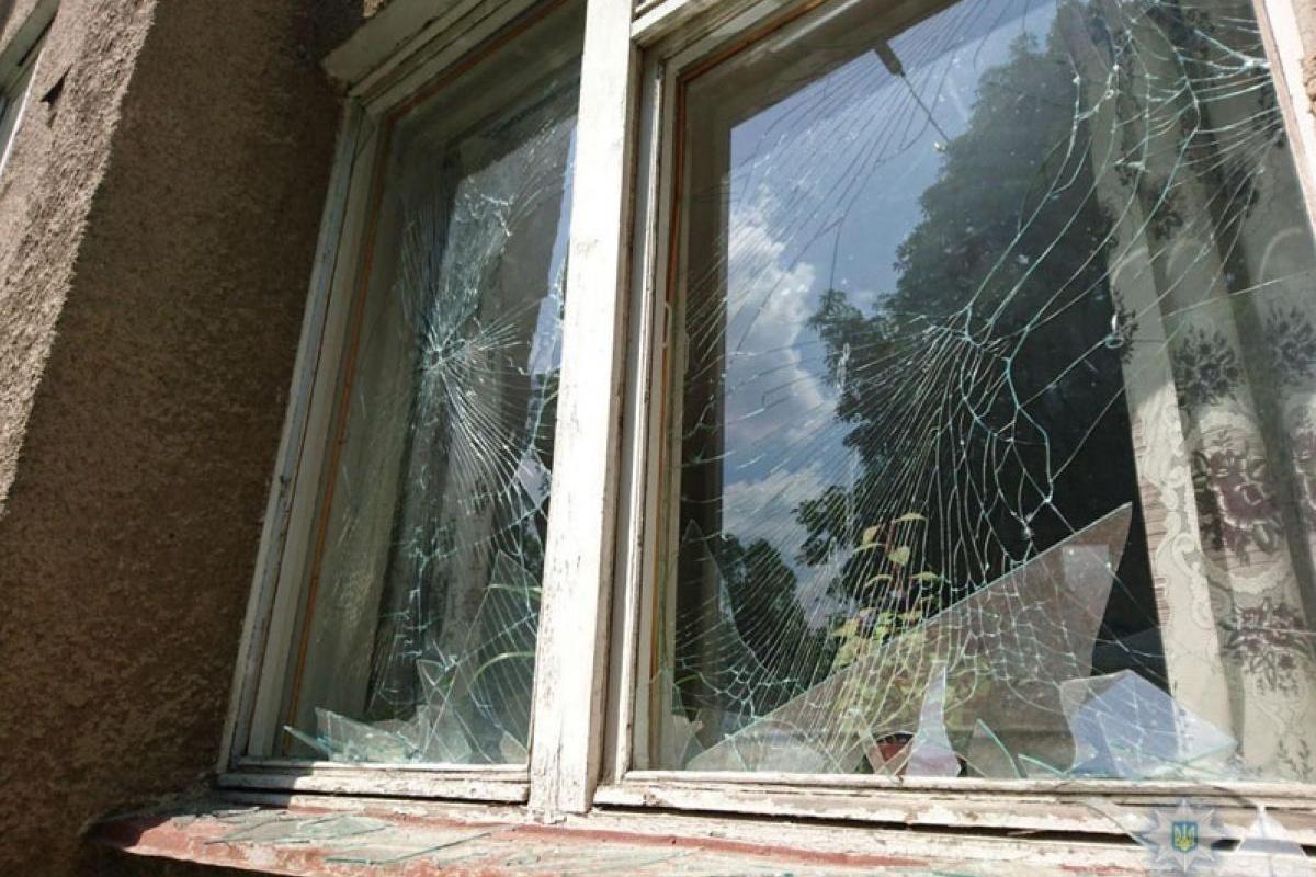 "Прилетело прямо во двор": в Светлодарске боевики обстреляли школу в которой находились 387 детей "Прилетело прямо во двор": в Светлодарске боевики обстреляли школу в которой находились 387 детей