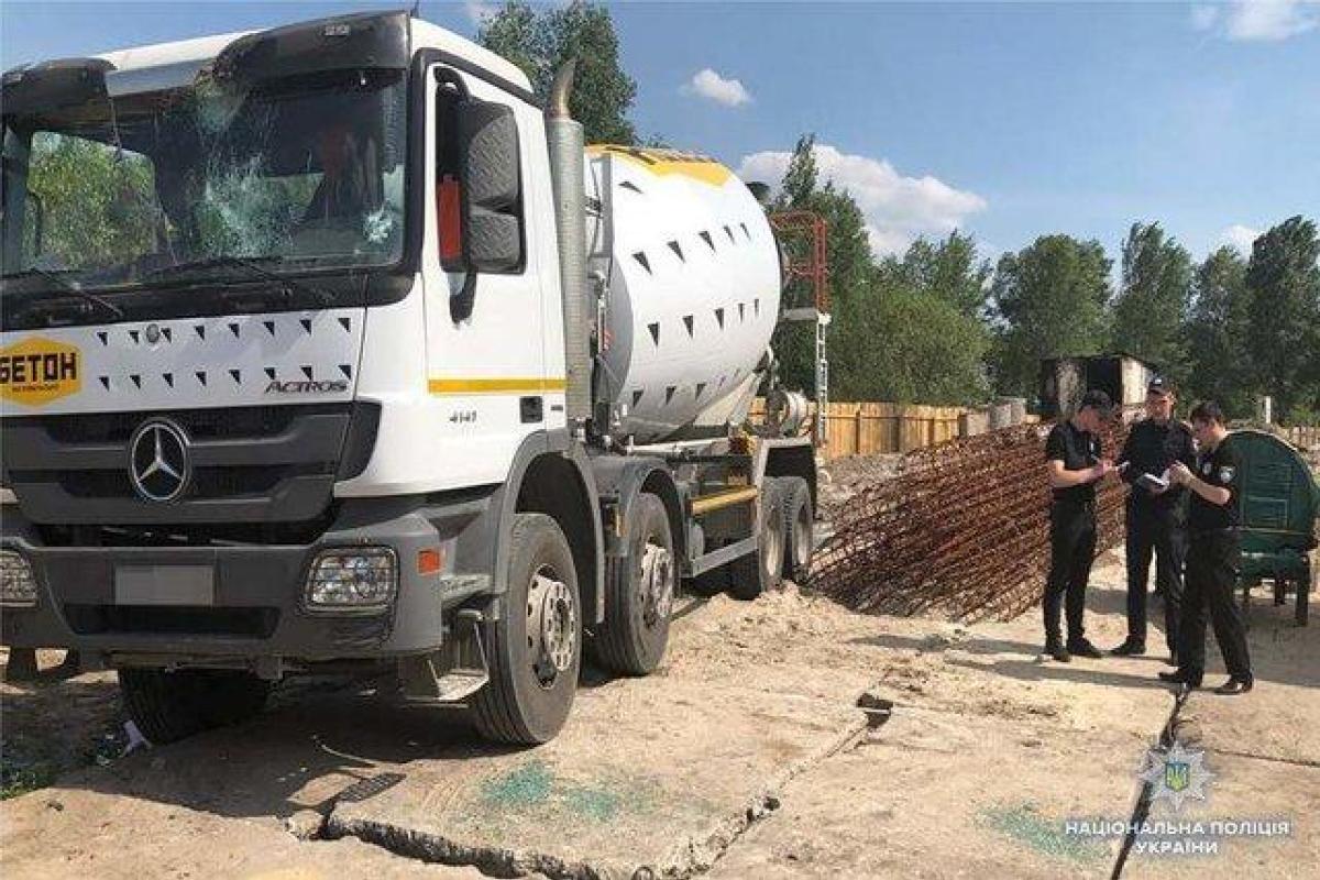 В Киеве произошла массовая драка на стройплощадке, 17 человек пострадали В Киеве произошла массовая драка на стройплощадке, 17 человек пострадали