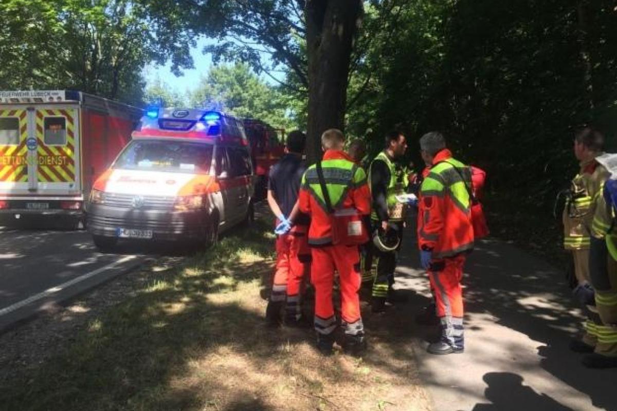 В Германии мужчина устроил резню в автобусе кухонным ножом, много пострадавших В Германии мужчина устроил резню в автобусе кухонным ножом, много пострадавших