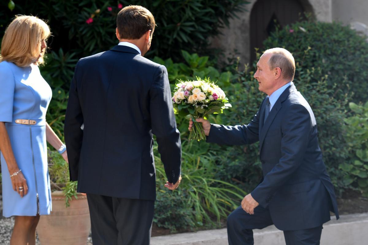 Путин сделал сомнительный комплимент первой леди Франции Путин сделал сомнительный комплимент первой леди Франции