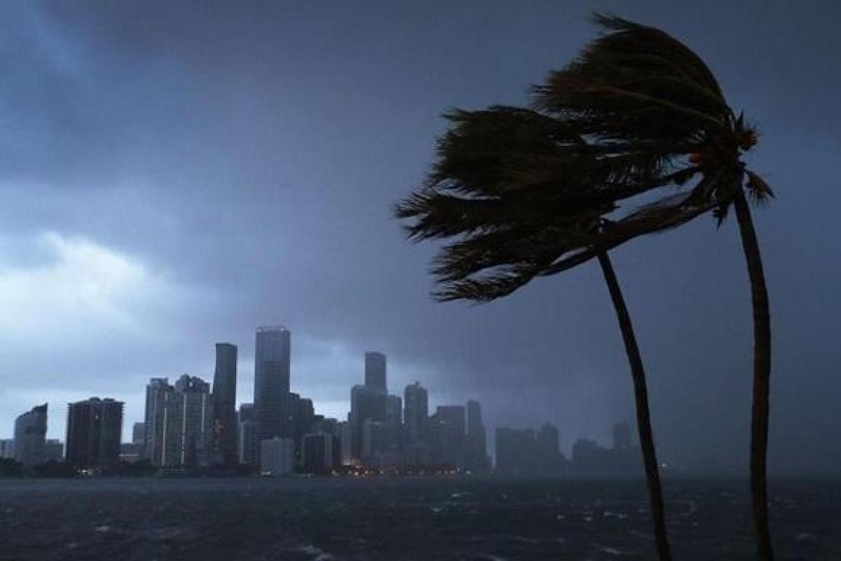 Ураган "Дориан" приблизился к США: Трамп объявил чрезвычайное положение во Флориде Ураган "Дориан" приблизился к США: Трамп объявил чрезвычайное положение во Флориде