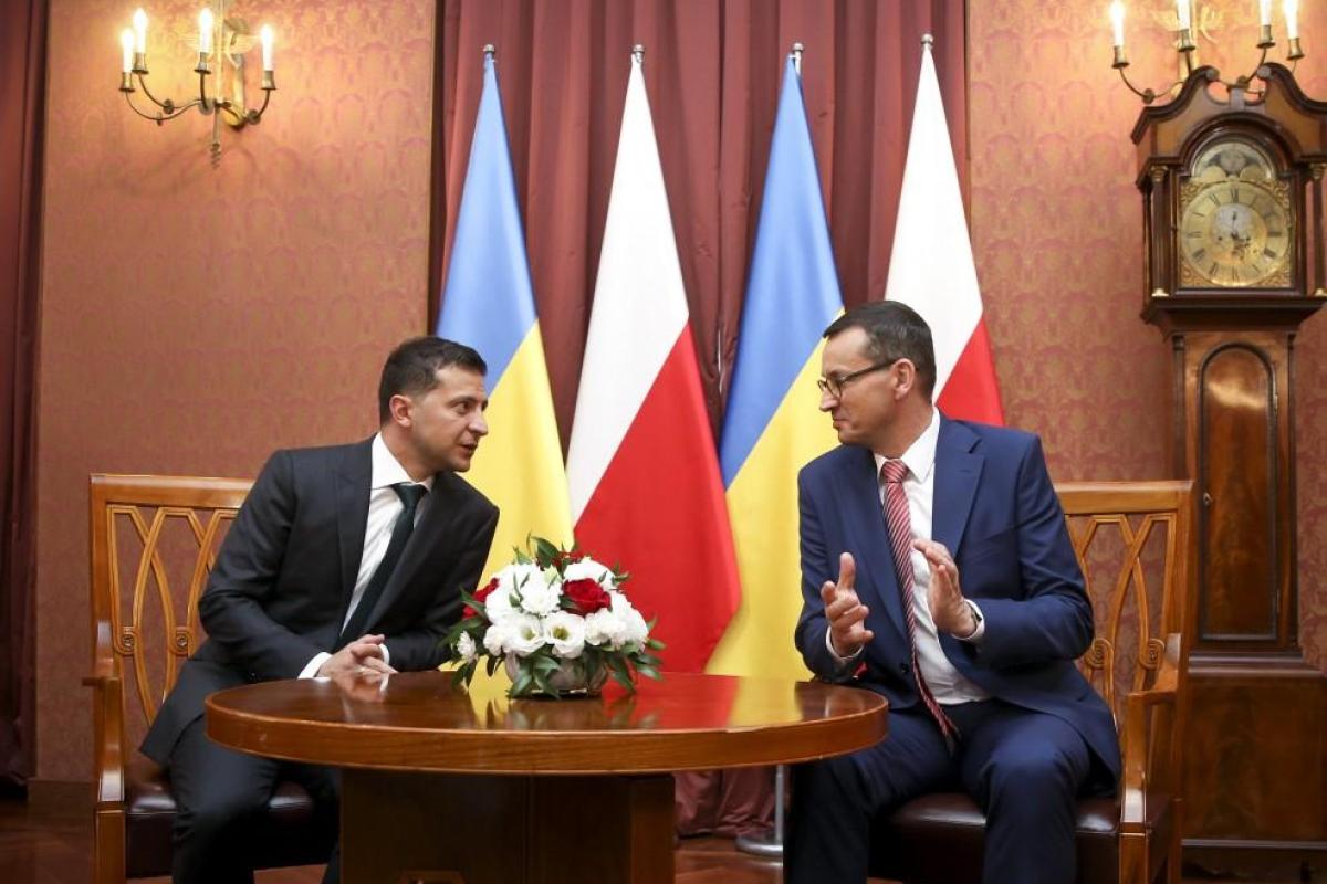 Зеленский предложил Польше поучаствовать в восстановлении Донбасса Зеленский предложил Польше поучаствовать в восстановлении Донбасса