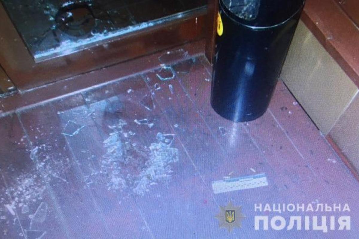 В Киеве возле кафе произошла драка со стрельбой: двое пострадавших В Киеве возле кафе произошла драка со стрельбой: двое пострадавших