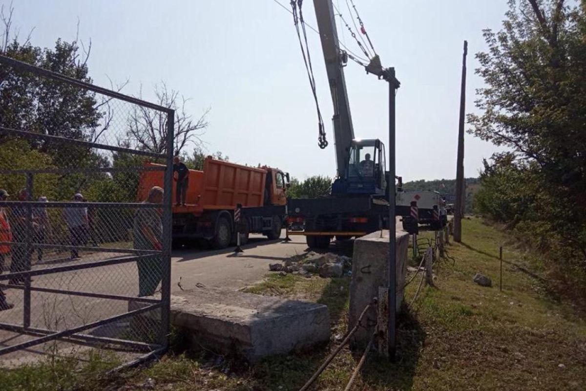 В Станице Луганской начался ремонт разрушенного моста В Станице Луганской начался ремонт разрушенного моста