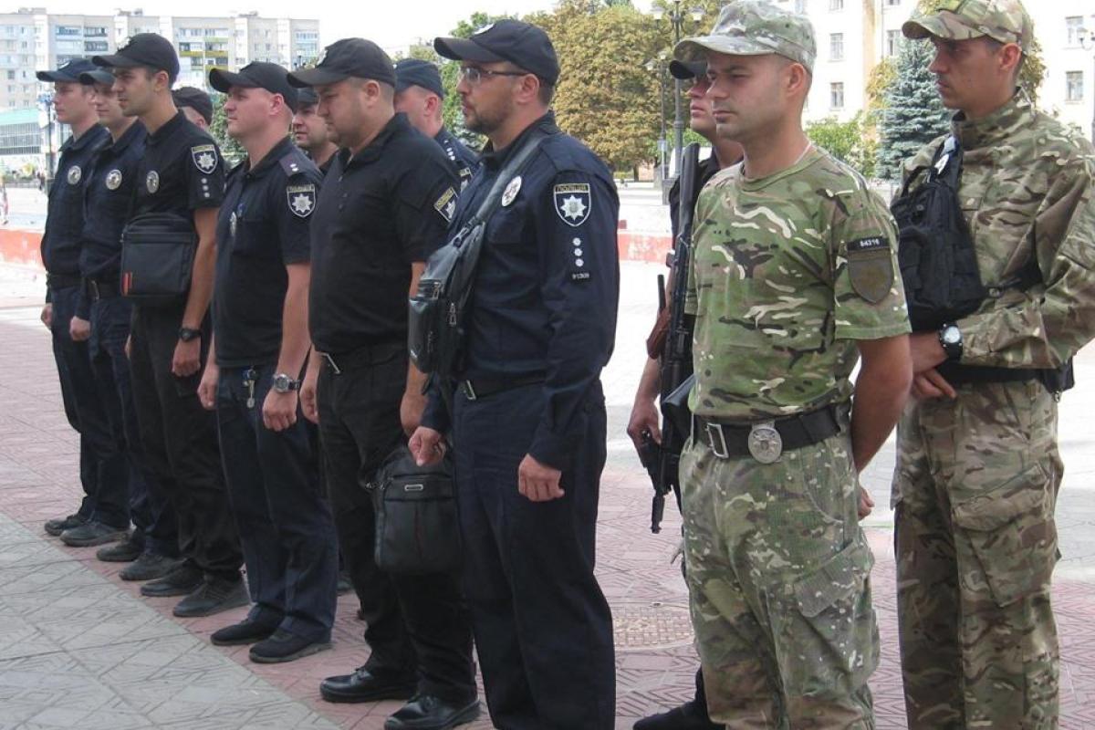 Лисичанские правоохранители вышли на усиленное патрулирование города Лисичанские правоохранители вышли на усиленное патрулирование города