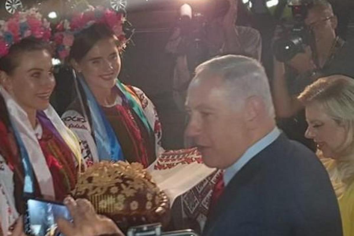 "Это полная ерунда": Нетаньяху прокомментировал скандал с брошенным хлебом "Это полная ерунда": Нетаньяху прокомментировал скандал с брошенным хлебом