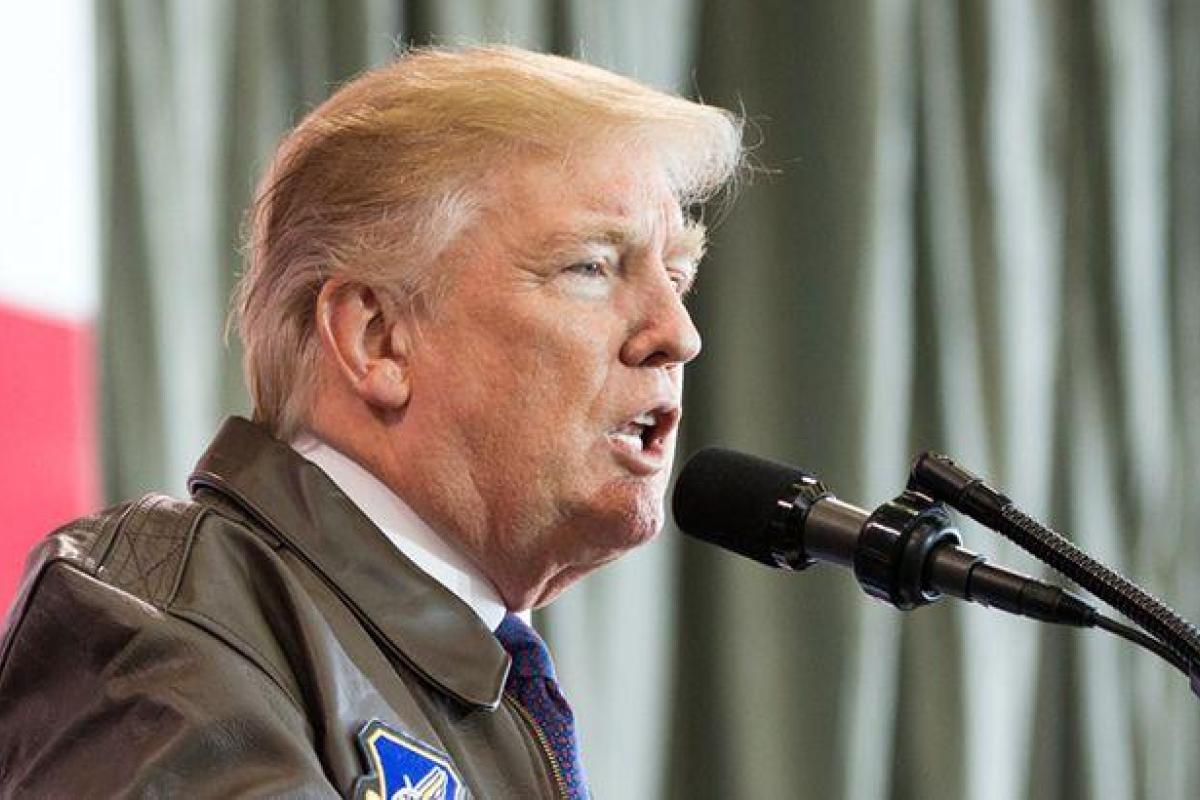 Трамп "заморозил" программу военной помощи Украине Трамп "заморозил" программу военной помощи Украине