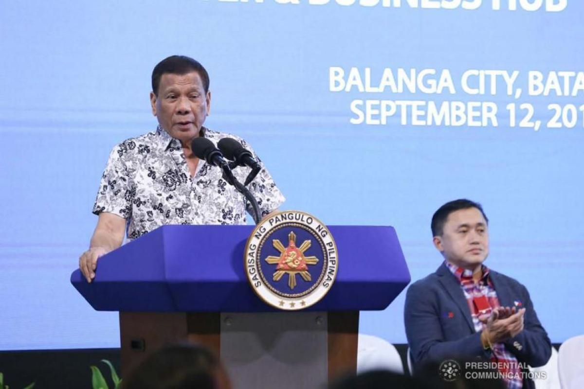 Президент Филиппин позволил стрелять в чиновников, которые требуют взятку Президент Филиппин позволил стрелять в чиновников, которые требуют взятку