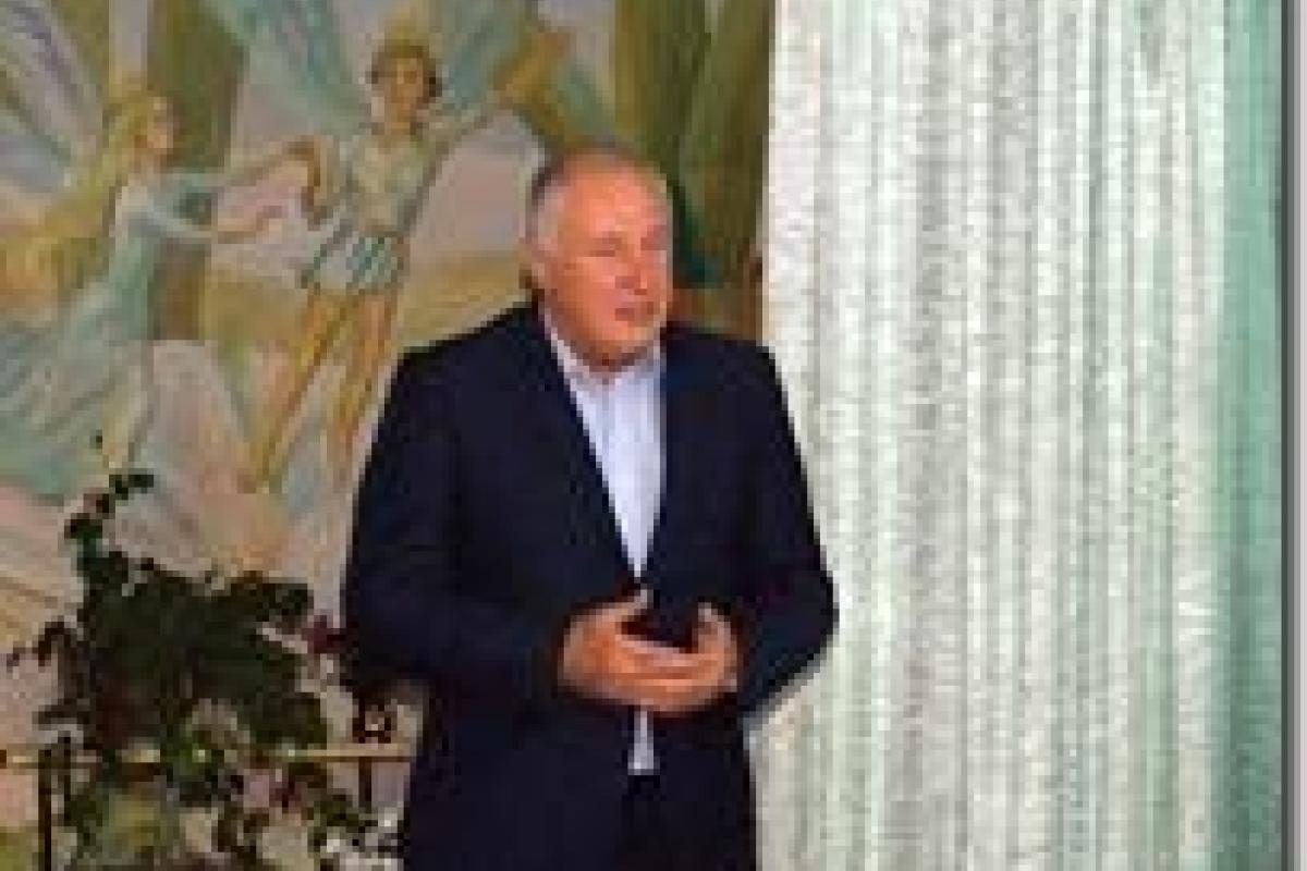 В Лисичанске Шилин поздравил работников дошкольных учреждений В Лисичанске Шилин поздравил работников дошкольных учреждений