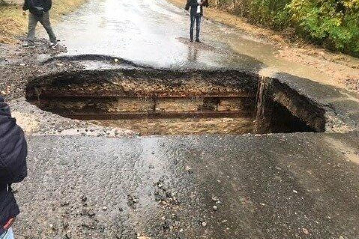В Одесской области после сильного ливня рухнул мост