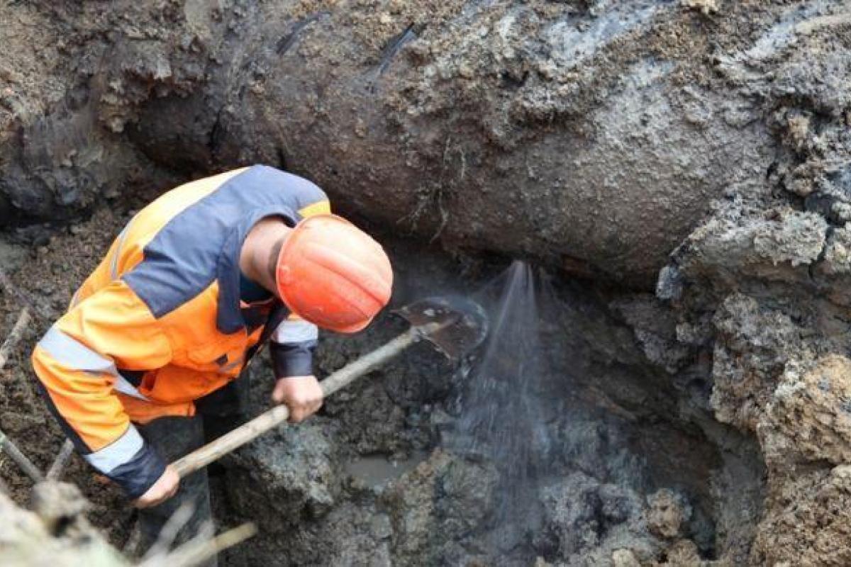 В Киеве 11 улиц остались без воды: подробности ликвидации аварии