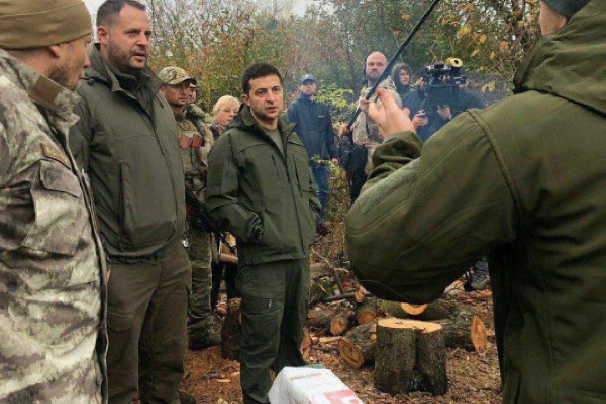 "Последний блокпост": украинцы разделились во мнениях по поводу поездки Зеленского в Золотое