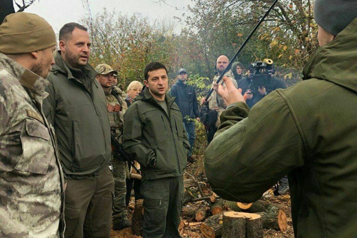 Зеленский в Золотом общался не с добровольцами - штаб ООС Зеленский в Золотом общался не с добровольцами - штаб ООС