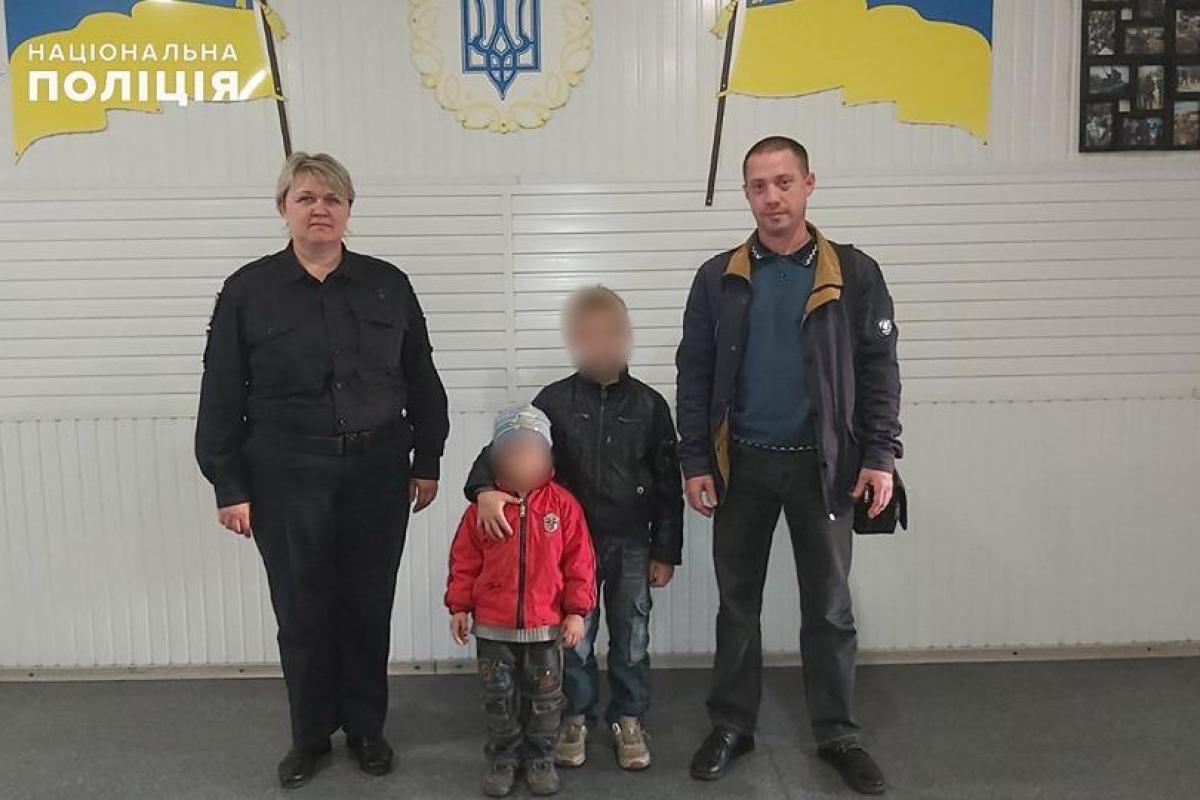 Спали на полу без света: в Северодонецке полицейские изъяли у матери двух малолетних детей