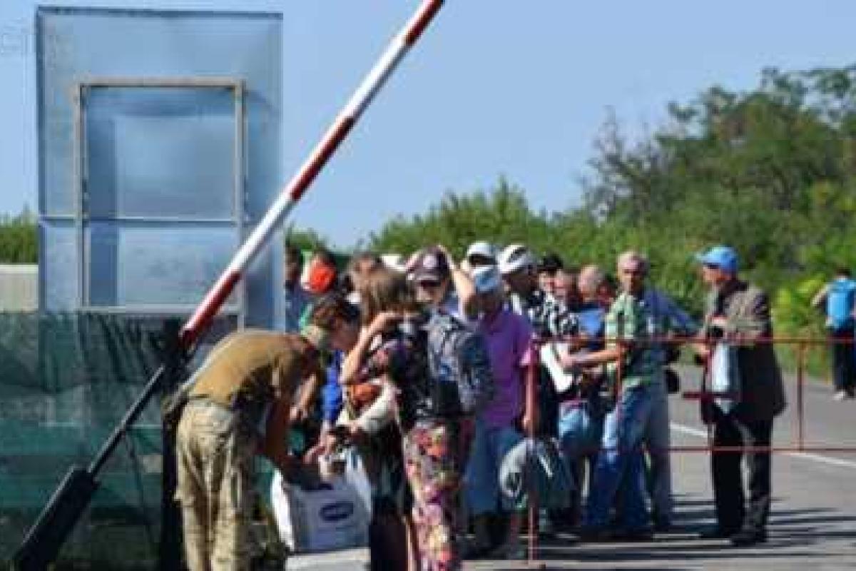 Изменения в правила пересечения КПВВ отложили: названа причина