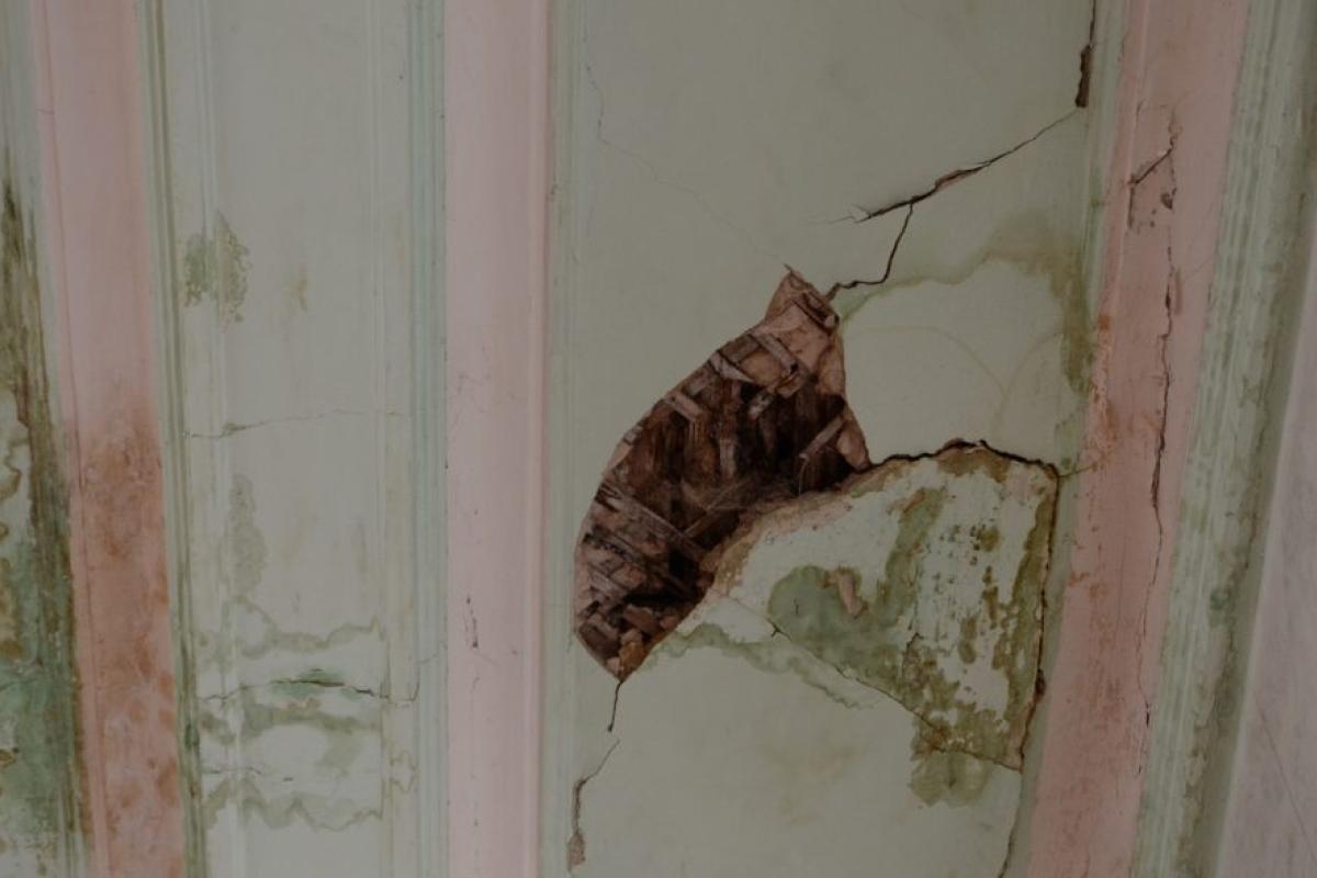 Рвет обои, трескаются стены: Из-за подземных толчков в оккупированной Макеевке закрыли шахту