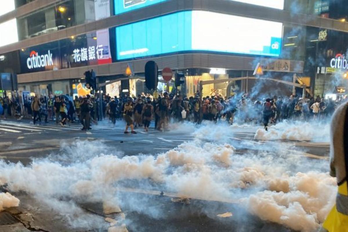 В Гонконге возобновились акции протеста, полиция применила слезоточивый газ