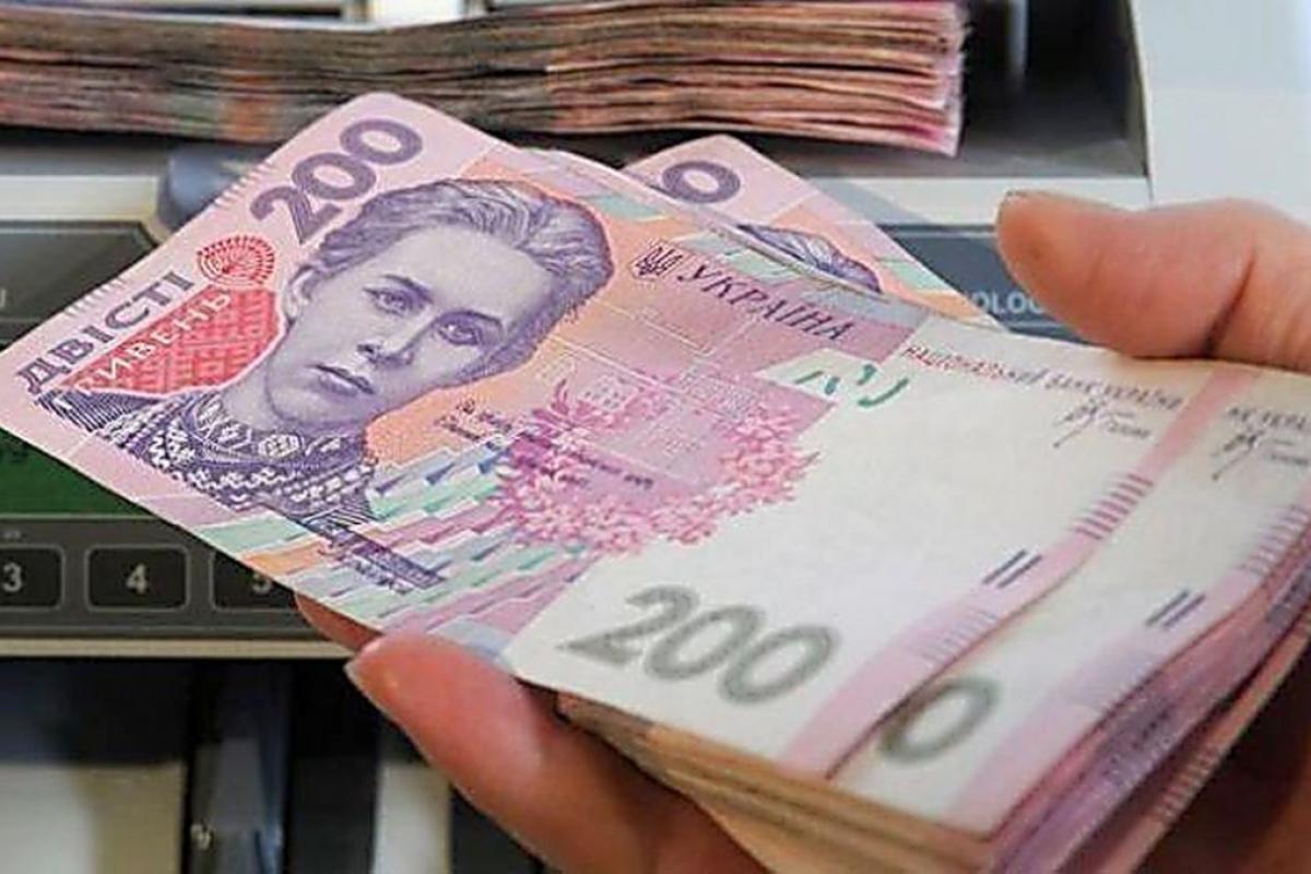 Плюс 2000 в год: В Минэкономики обещают повышение зарплат Плюс 2000 в год: В Минэкономики обещают повышение зарплат