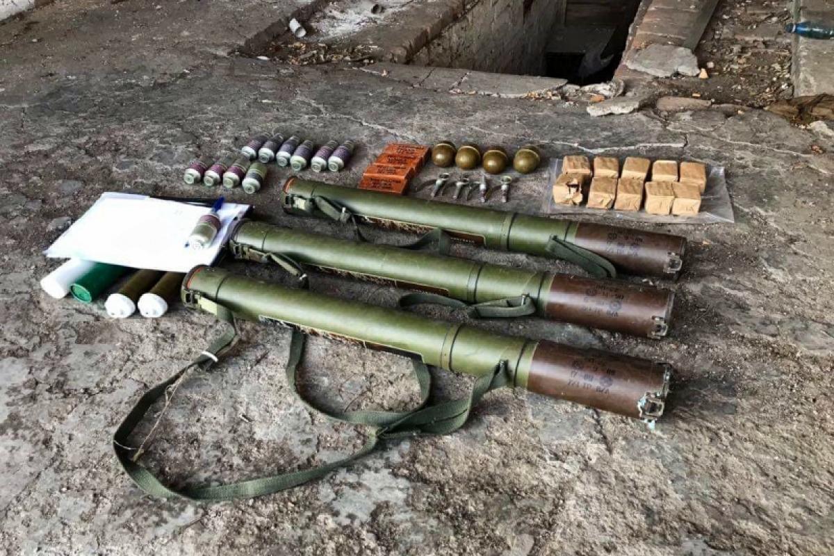 На Донбассе обнаружен схрон с боеприпасами в подвале жилого дома
