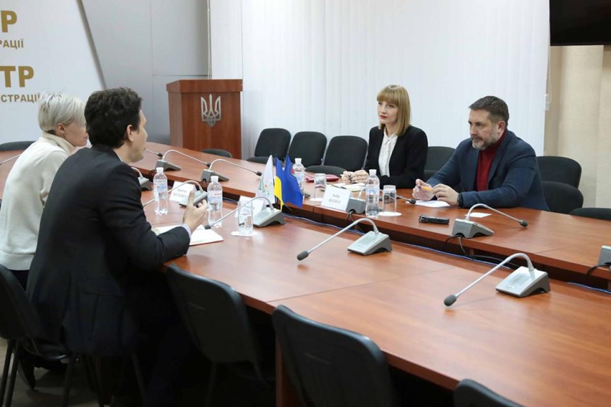 Гайдай анонсировал открытие новой амбулатории в Станице Луганской Гайдай анонсировал открытие новой амбулатории в Станице Луганской