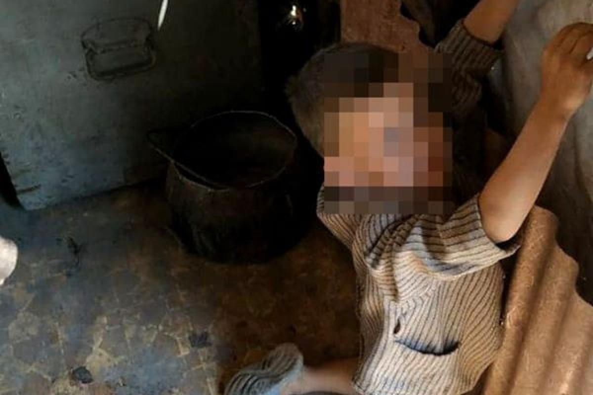 Привязывали цепью к двери: на Луганщине осудили отца и мачеху за жестокое обращение с ребенком