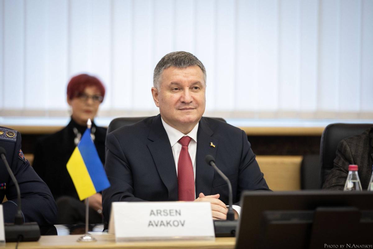 Украинские спасатели получили технику от Китая, - Аваков