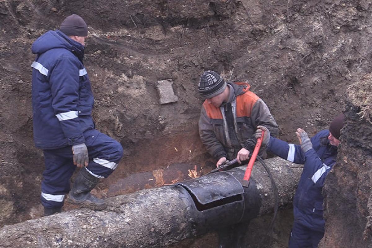 Реконструкция старых труб: в Лисичанске продолжается ремонт водовода Реконструкция старых труб: в Лисичанске продолжается ремонт водовода