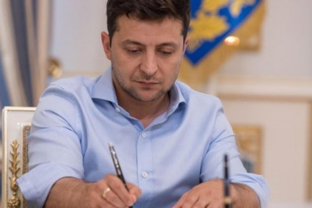 Оформление документов для граждан, проживающих в зоне ООС: Зеленский подписал закон Оформление документов для граждан, проживающих в зоне ООС: Зеленский подписал закон